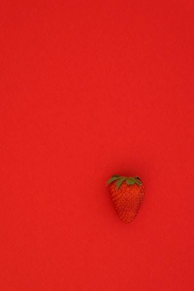 红色表面的红色草莓果实